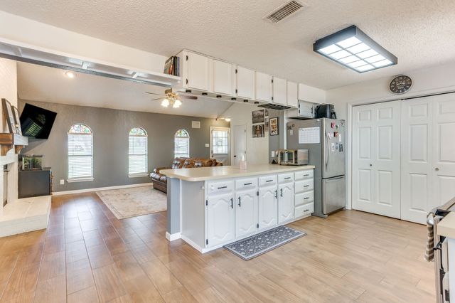 2711 Lone Star Lane, Grapevine, TX 76051