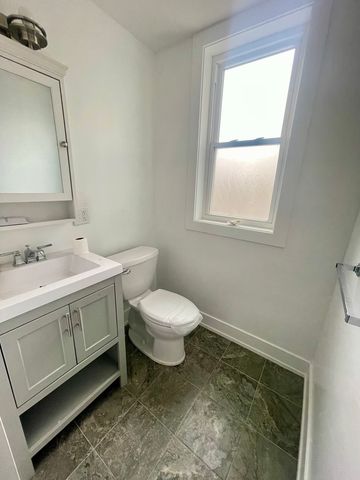 8035 S Essex Avenue, Chicago, IL 60617