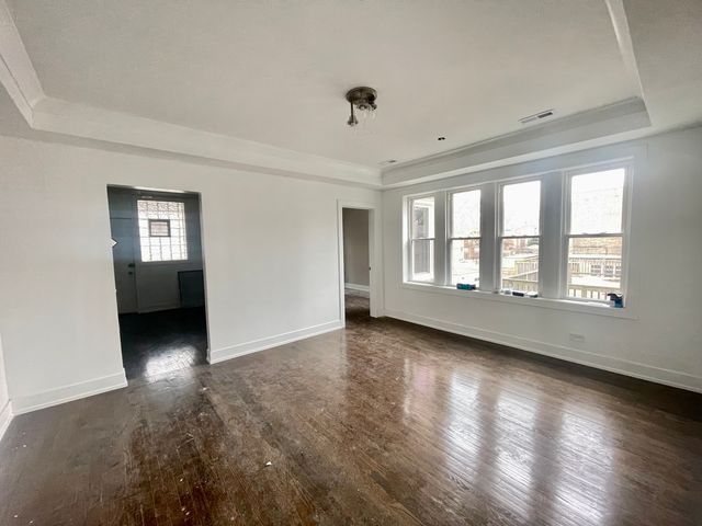 8035 S Essex Avenue, Chicago, IL 60617