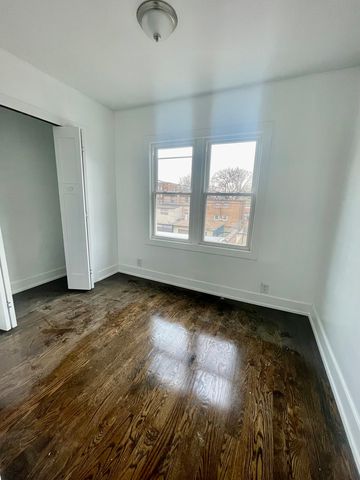 8035 S Essex Avenue, Chicago, IL 60617