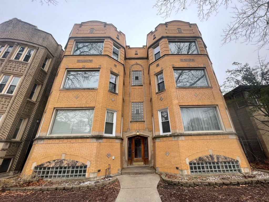 8035 S Essex Avenue, Chicago, IL 60617