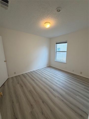 1937 Earnhardt Way, Dallas, TX 75217