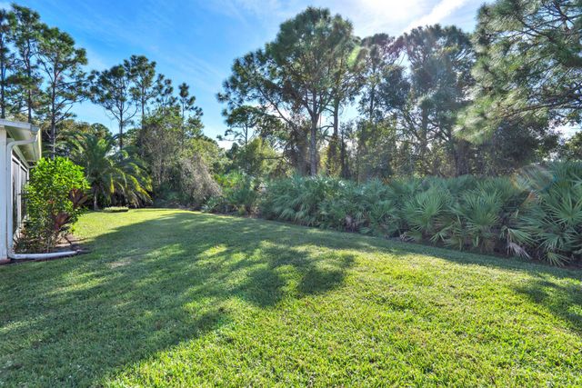 5411 Place Lake Drive, Fort Pierce, FL 34951