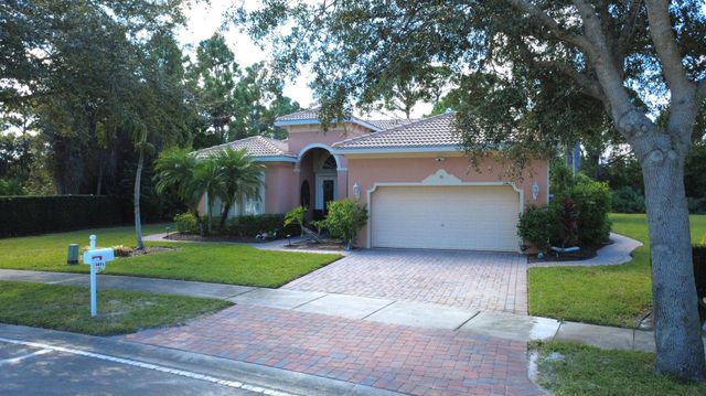 5411 Place Lake Drive, Fort Pierce, FL 34951