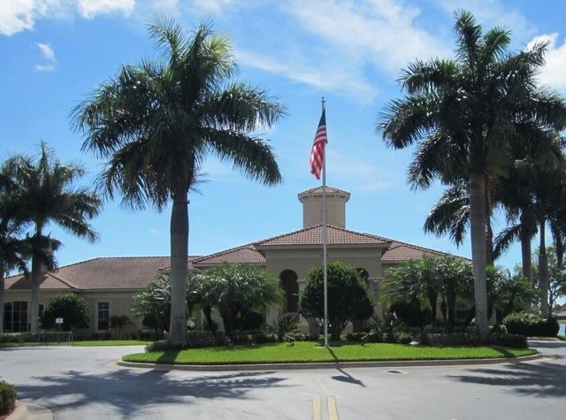 5411 Place Lake Drive, Fort Pierce, FL 34951