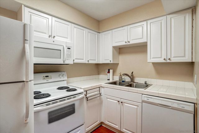 6955 Alvarado Rd 61, San Diego, CA 92120