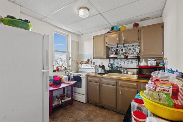 107 Overbrook Blvd, Carrick, PA 15210