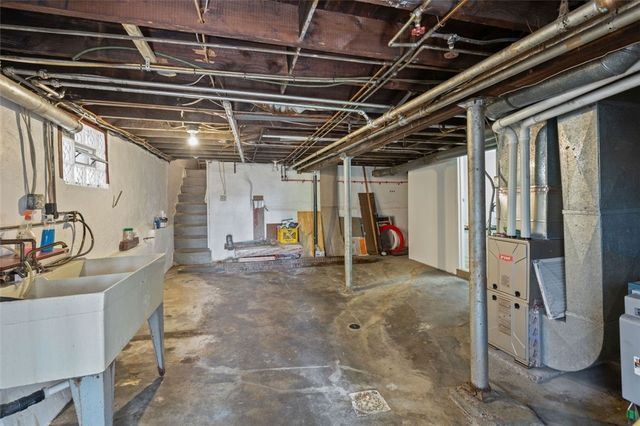 107 Overbrook Blvd, Carrick, PA 15210