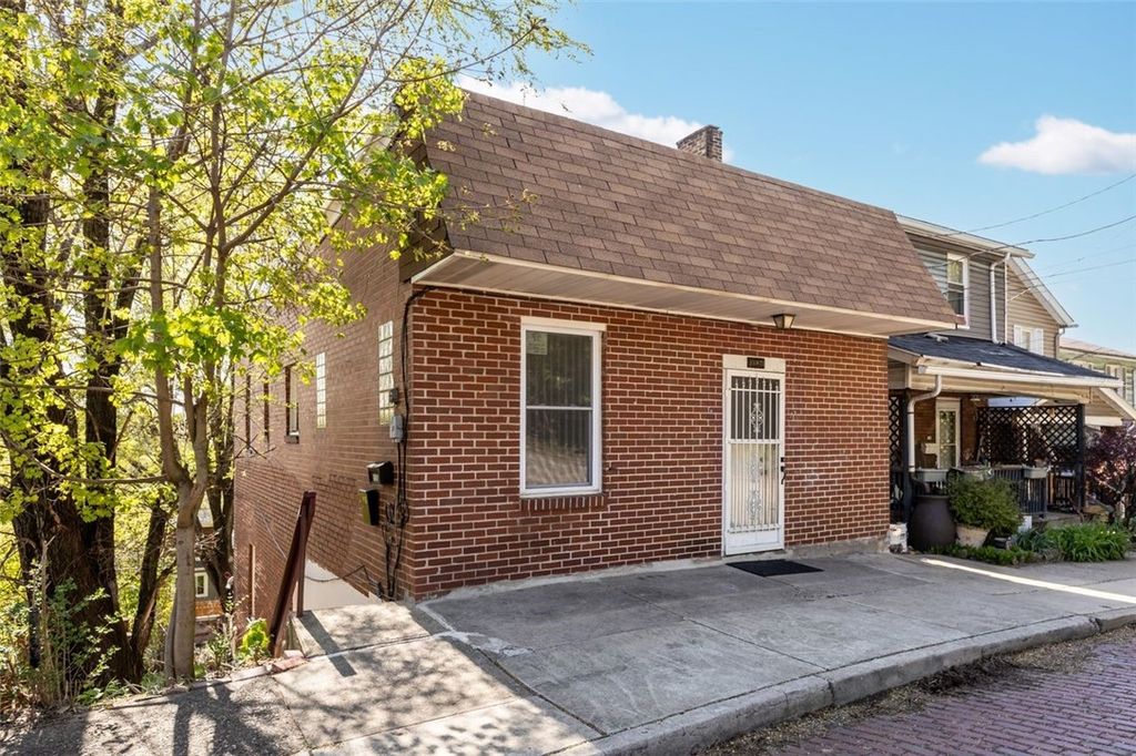 107 Overbrook Blvd, Carrick, PA 15210