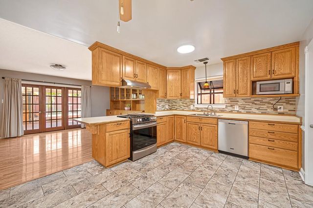 10744 Ambassador Dr, Rancho Cordova, CA 95670
