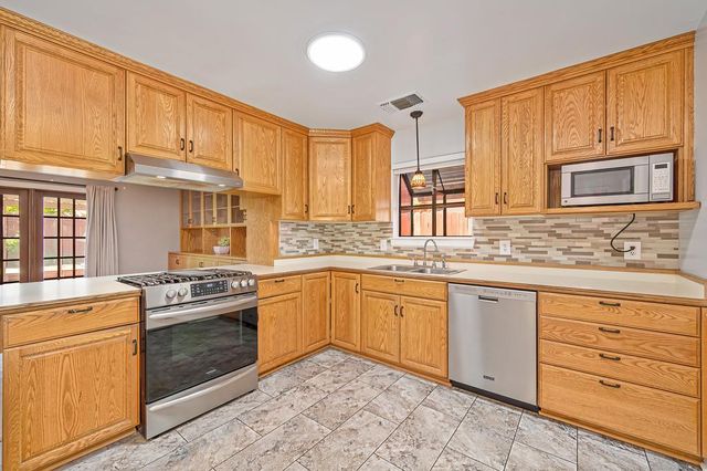 10744 Ambassador Dr, Rancho Cordova, CA 95670