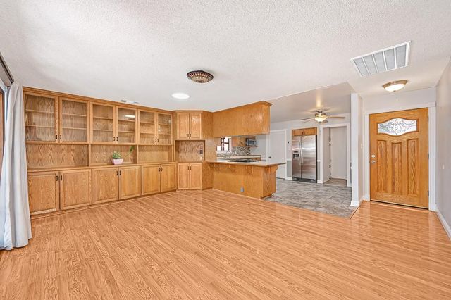 10744 Ambassador Dr, Rancho Cordova, CA 95670