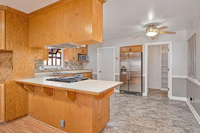 10744 Ambassador Dr, Rancho Cordova, CA 95670