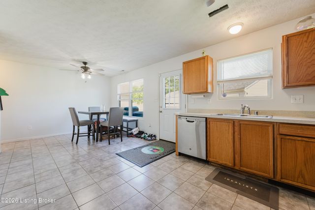 6319 Maravian Dr, Louisville, KY 40258