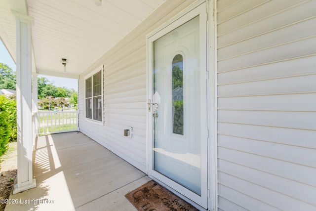 6319 Maravian Dr, Louisville, KY 40258