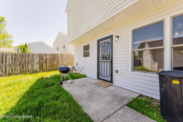 6319 Maravian Dr, Louisville, KY 40258