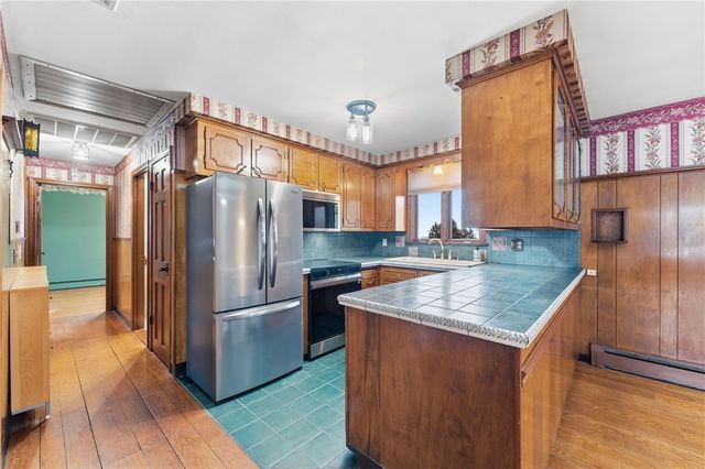 80 West View Avenue, Cranston, RI 02920