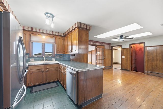 80 West View Avenue, Cranston, RI 02920