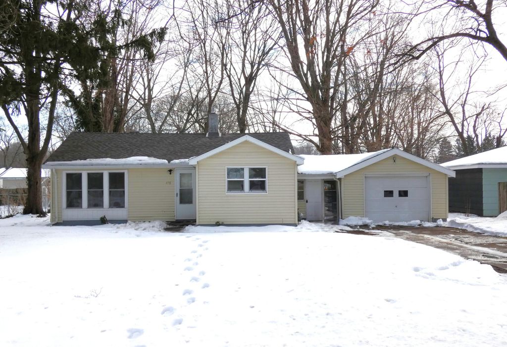 478 Gary Avenue, St. Joseph Twp, MI 49022