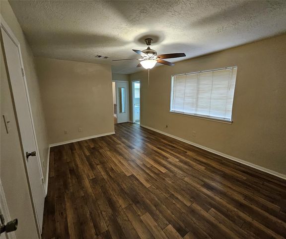 2154 Oak Shores Drive, Houston, TX 77339