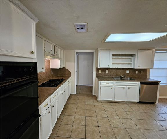 2154 Oak Shores Drive, Houston, TX 77339