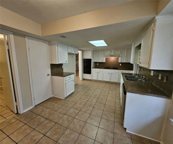 2154 Oak Shores Drive, Houston, TX 77339