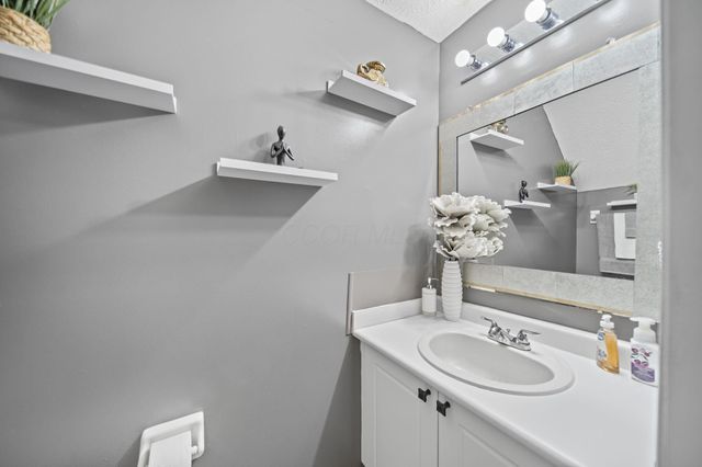 6772 Hamler Drive, 25B, Canal Winchester, OH 43110