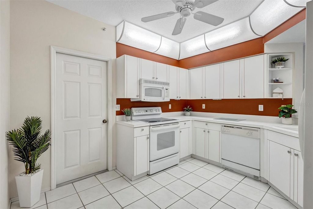 Image 28 of property listing at 5430 FAIR OAKS STREET 5430, Bradenton, FL 34203