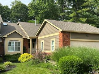 718 Walnut Creek Lane, Town And Country, MO 63017