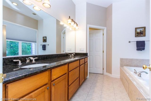 15317 Oak Hollow Drive, Holly, MI 48442