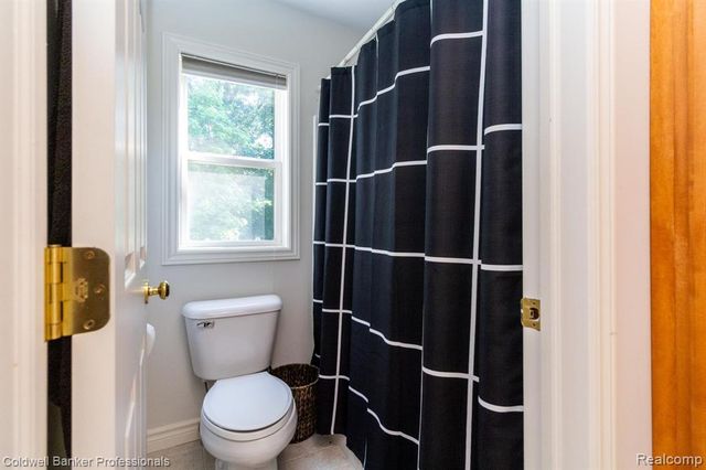 15317 Oak Hollow Drive, Holly, MI 48442