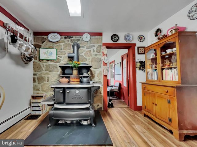 1095 TEXTER MOUNTAIN RD, Robesonia, PA 19551