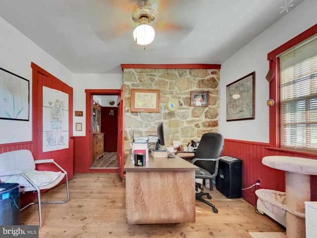 1095 TEXTER MOUNTAIN RD, Robesonia, PA 19551