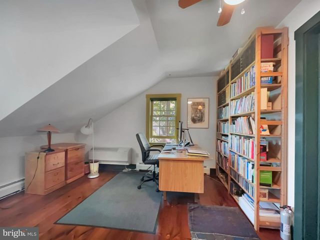 1095 TEXTER MOUNTAIN RD, Robesonia, PA 19551