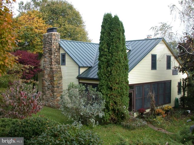 1095 TEXTER MOUNTAIN RD, Robesonia, PA 19551