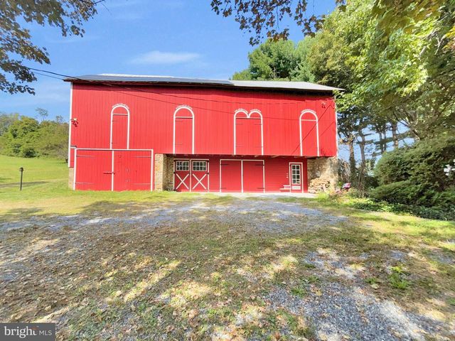 1095 TEXTER MOUNTAIN RD, Robesonia, PA 19551