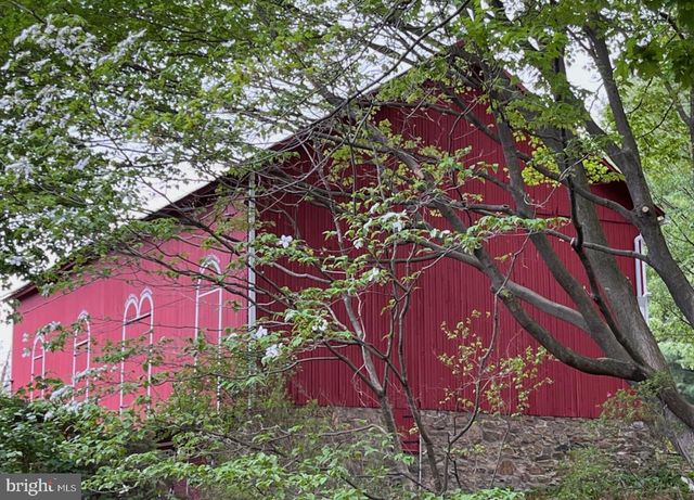 1095 TEXTER MOUNTAIN RD, Robesonia, PA 19551