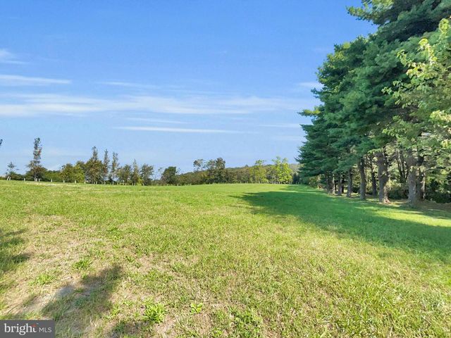 1095 TEXTER MOUNTAIN RD, Robesonia, PA 19551