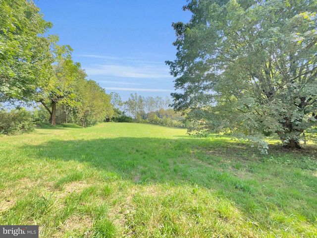 1095 TEXTER MOUNTAIN RD, Robesonia, PA 19551