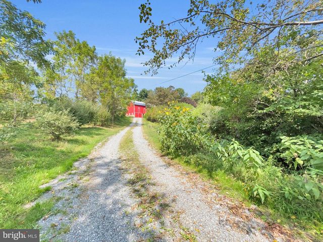 1095 TEXTER MOUNTAIN RD, Robesonia, PA 19551