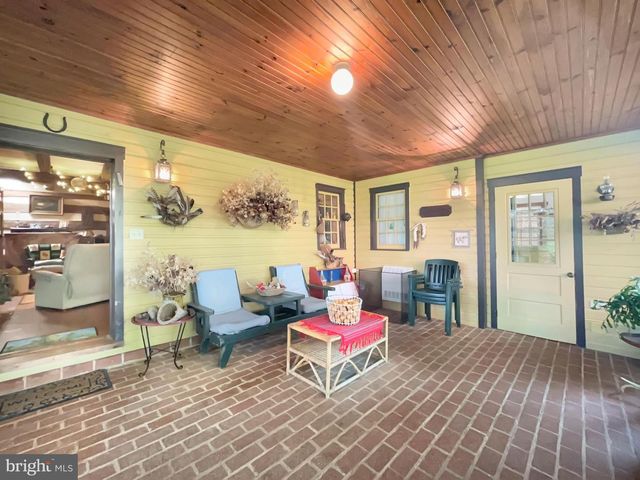 1095 TEXTER MOUNTAIN RD, Robesonia, PA 19551