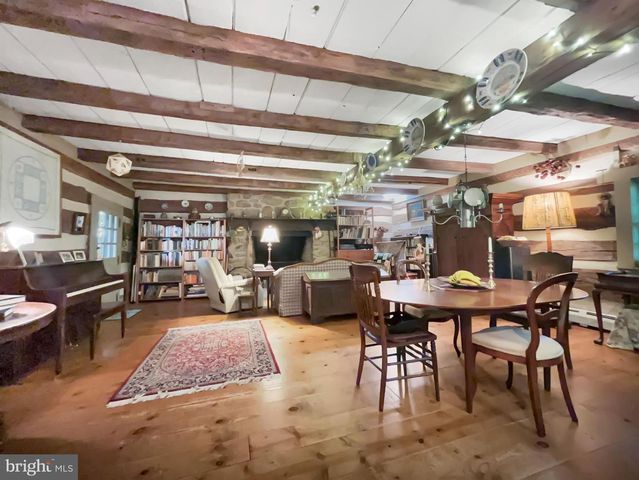 1095 TEXTER MOUNTAIN RD, Robesonia, PA 19551