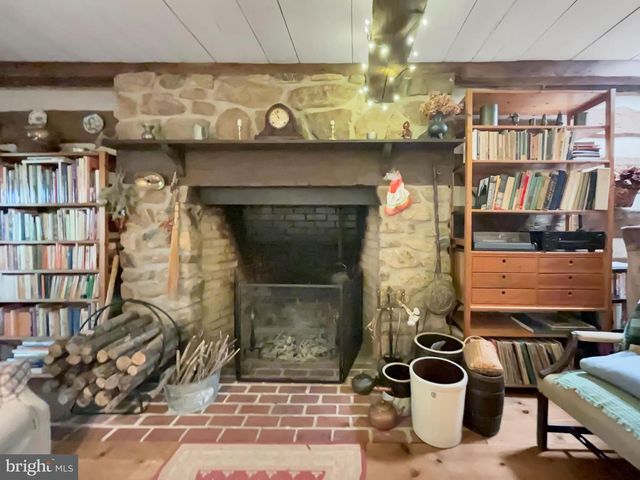 1095 TEXTER MOUNTAIN RD, Robesonia, PA 19551