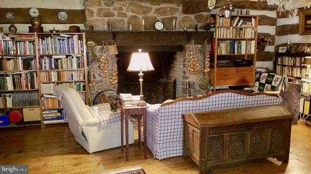 1095 TEXTER MOUNTAIN RD, Robesonia, PA 19551