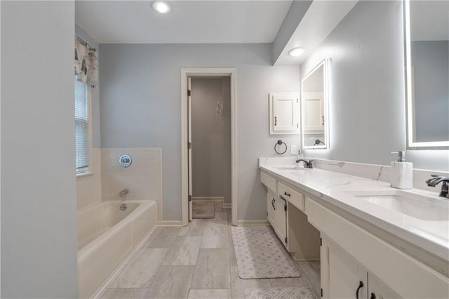8602 N Beaman Avenue, Kansas City, MO 64154