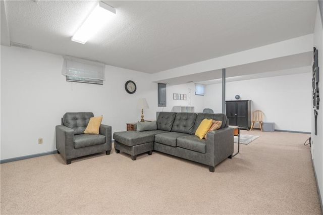 8602 N Beaman Avenue, Kansas City, MO 64154