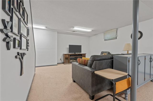 8602 N Beaman Avenue, Kansas City, MO 64154