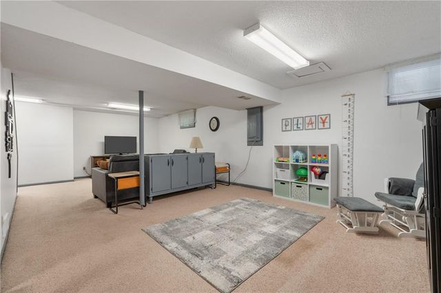 8602 N Beaman Avenue, Kansas City, MO 64154