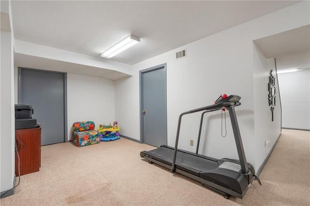 8602 N Beaman Avenue, Kansas City, MO 64154