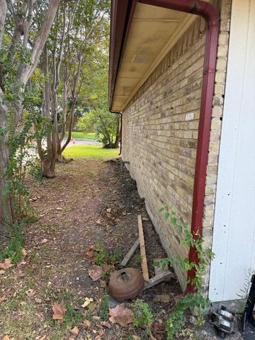 705 Angle Ridge Circle, Garland, TX 75043